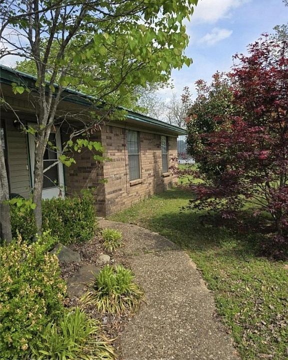2nd image of 825 Wade Cir