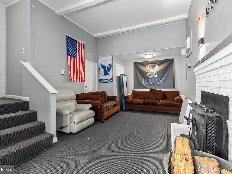 1321 Rowe St #C — Photo 9