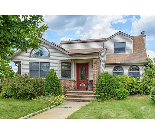 326 Morgan Ave photo 1