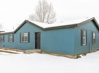 215 Chestnut St, Carlin, NV 89822