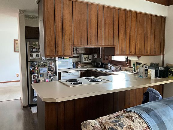 3rd image of 535 Riverside Cir