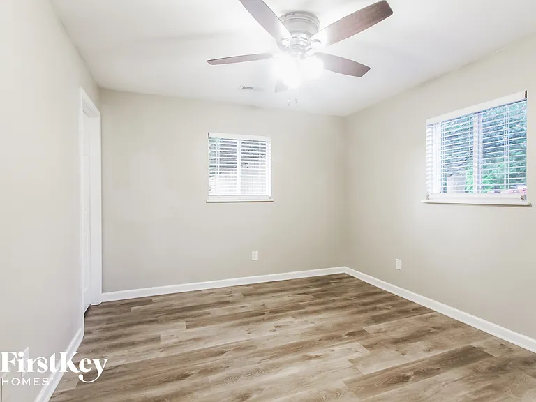 410 Grovewood Dr — Photo 6