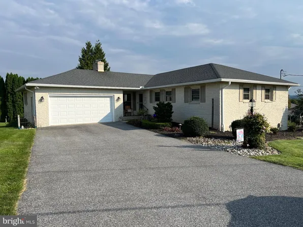 6419 Penn National Dr, Fayetteville, PA 17222