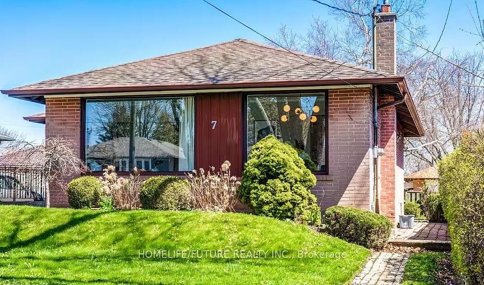 1st image of 7 Stonehenge Cres