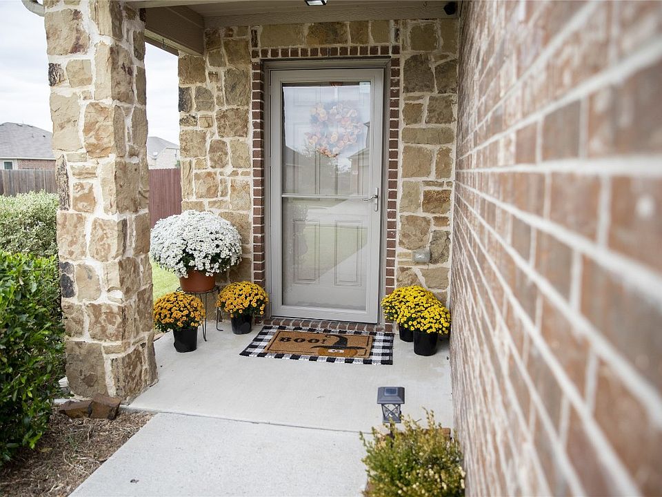 1st image of 416 Plum Dr