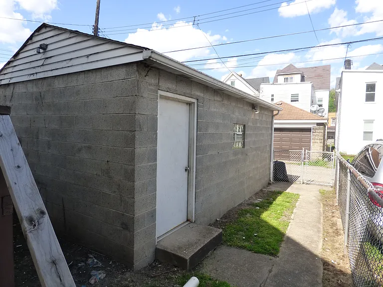 406 Grove St — Photo 17