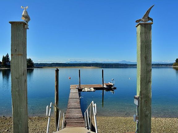 2nd image of 4212 Horsehead Bay Dr NW