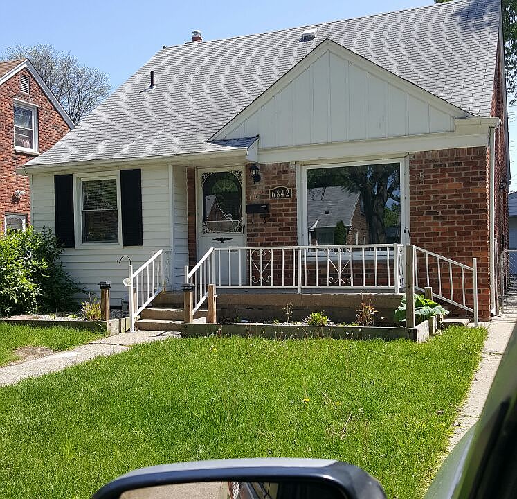 1st image of 6842 N Vernon St