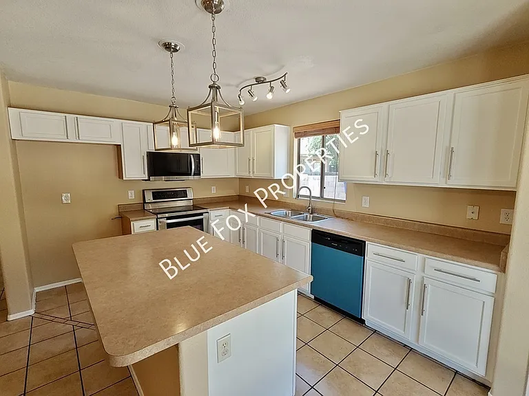 3754 E White River Dr — Photo 10