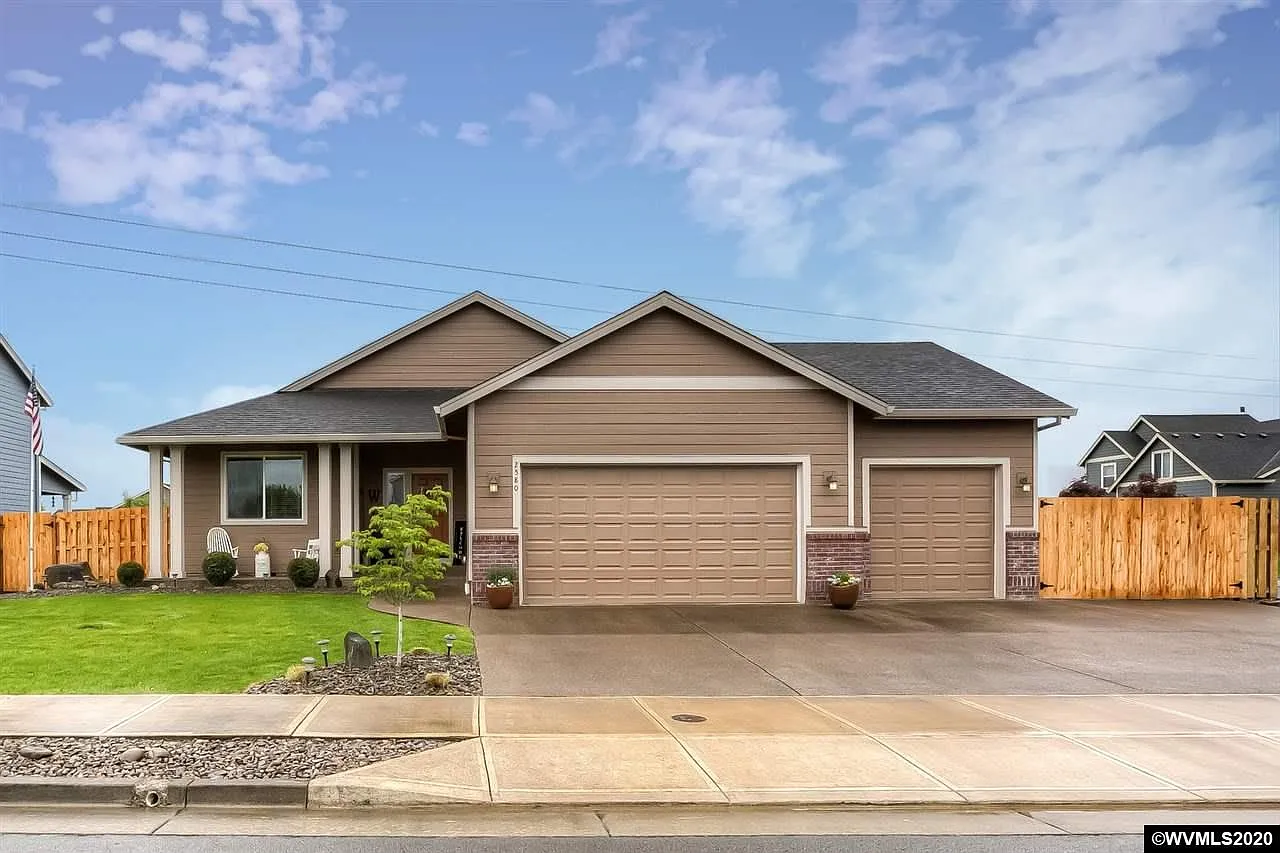 2580 NE Tuscan Ln photo 1