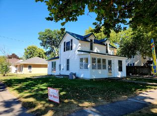 612 6th St SW, Independence, IA 50644