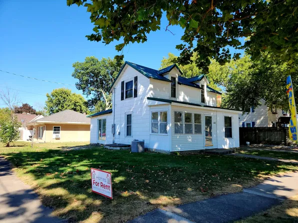 612 6th St SW, Independence, IA 50644