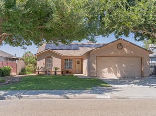 13716 E Bulah Ave, Parlier, CA 93648