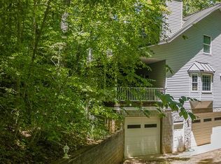 11 Doe Trl, Franklin, NC 28734