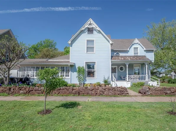 201 W 8th St, Chandler, OK 74834