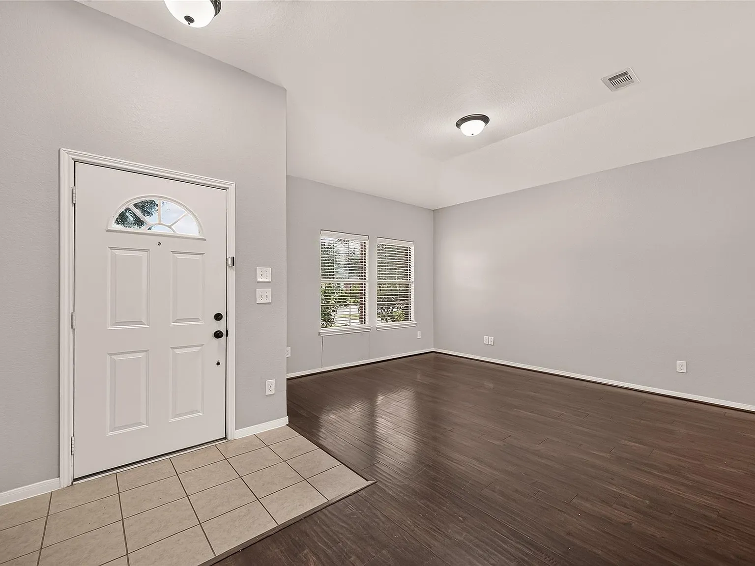 3 bed, 2.0 bath, 2066 sqft, $2,070 — Photo 4