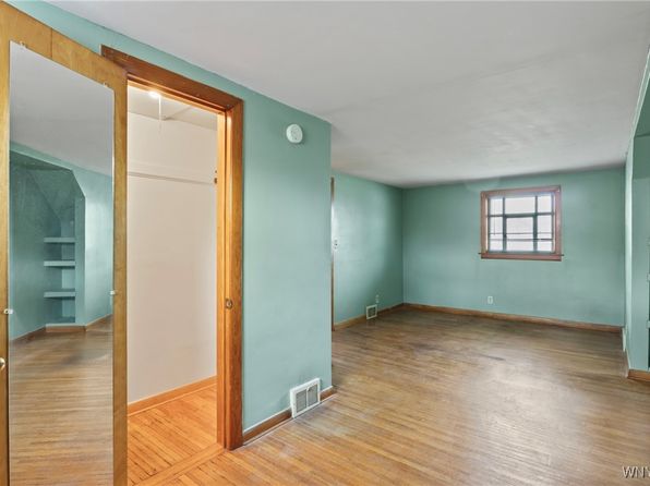 16 Willow St, Lackawanna, NY 14218