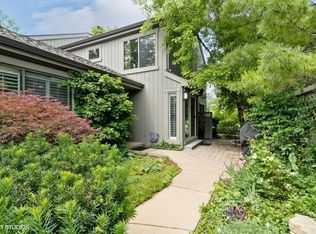 380 Shoreline Rd, Lake Barrington, IL 60010