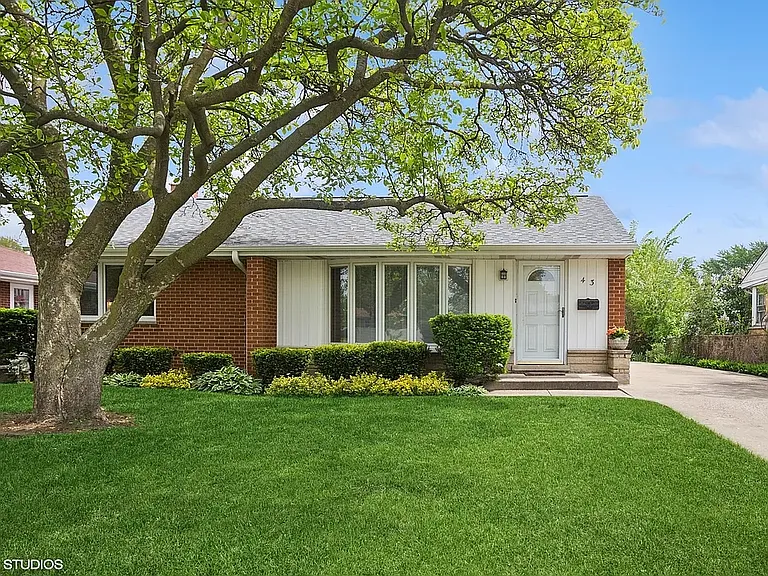 43 N Mount Prospect Rd — Photo 1