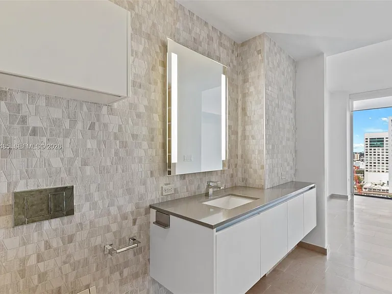 68 SE 6th St #1706 — Photo 6