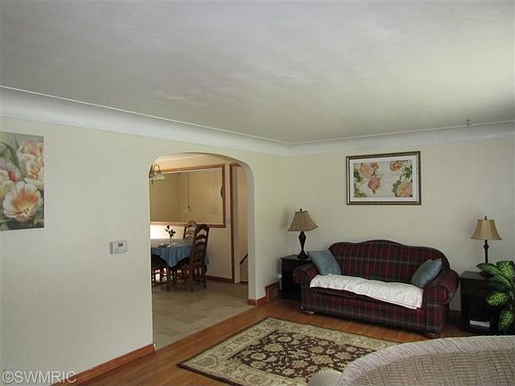 4th image of 1002 Karendale Ave