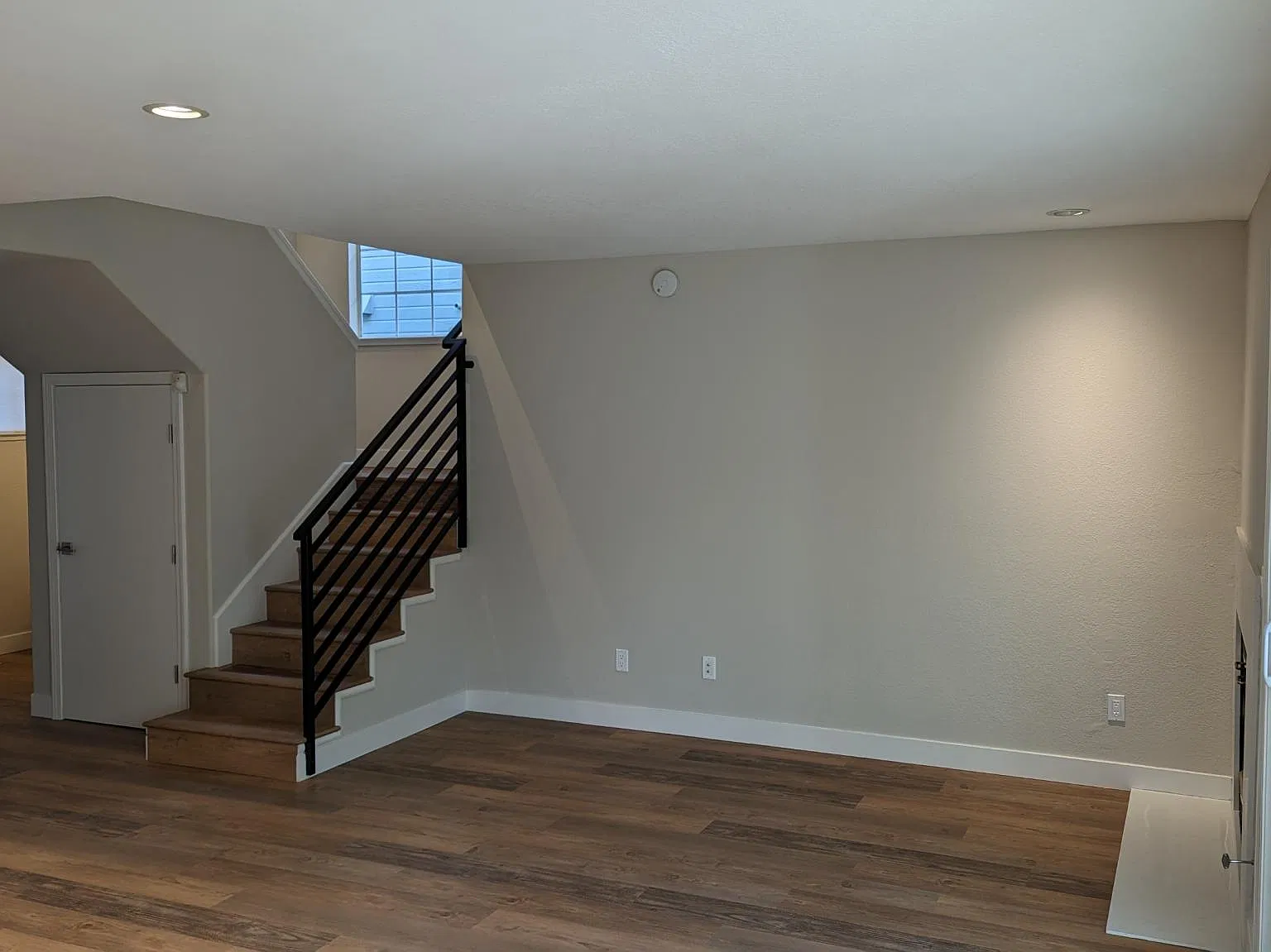 3 bed, 2.5 bath, 1499 sqft, $6,000 — Photo 4