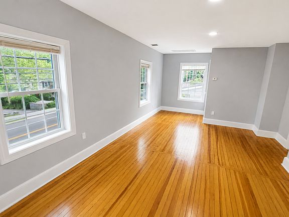 3rd image of 93 Woodbury Rd #B