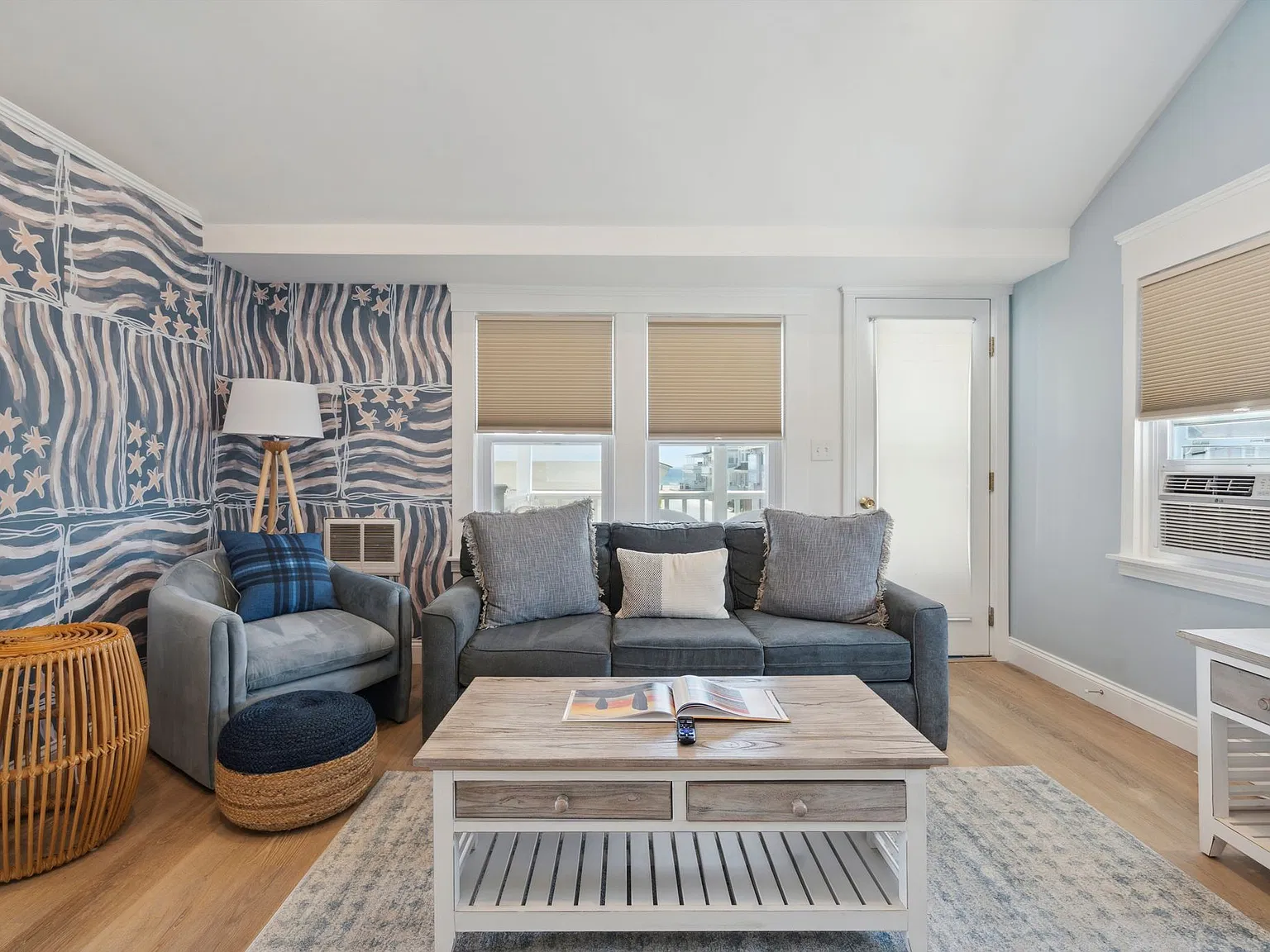 61 Ocean Blvd — Photo 3