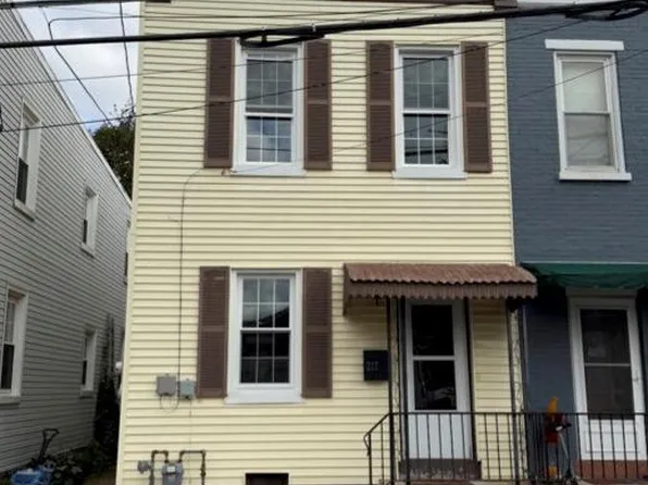 217 N Liberty St, Lititz, PA 17543