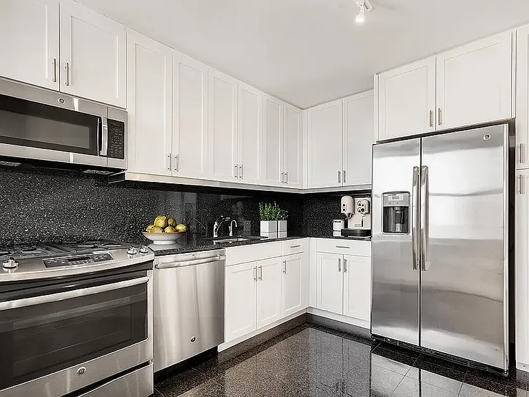 1365 York Ave #17G — Photo 6