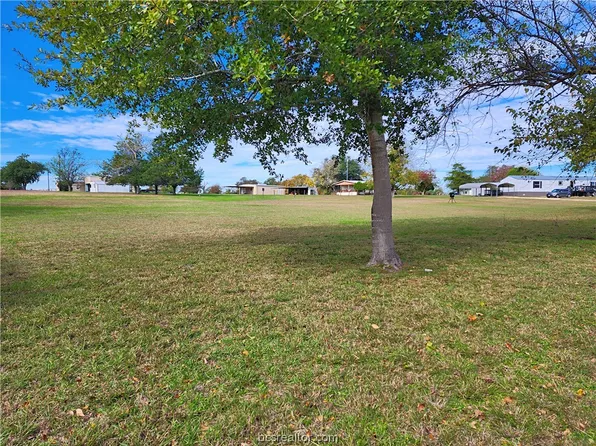 9797 Longpoint Rd, Burton, TX 77835