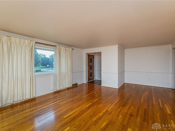 4th image of 200 Sharon Dr