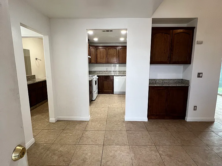 1208 McDonald Way #A — Photo 8
