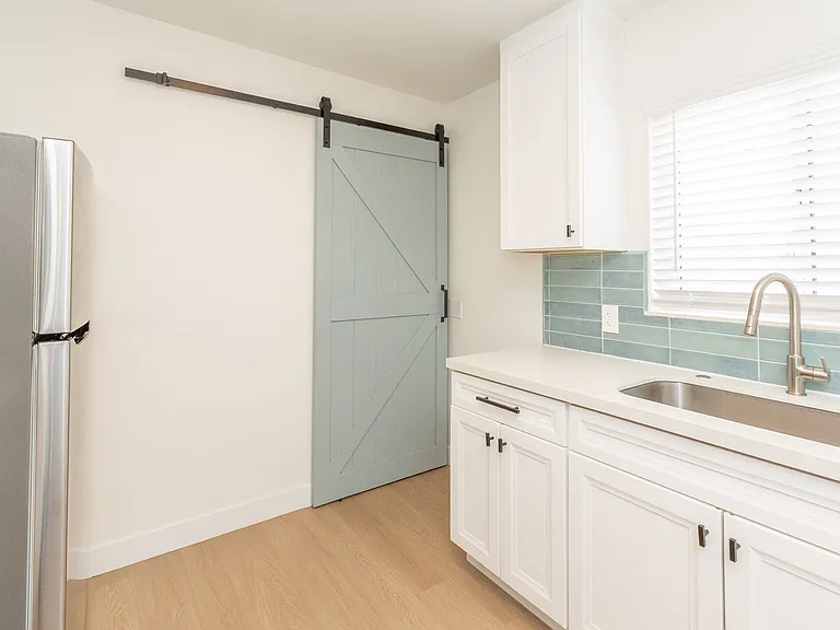 Remodeled 2 Bedroom/ 1 Bath Apartment Near Strand Beach in Oceanside! — Photo 6