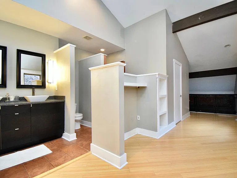 110 E 13th St #3 — Photo 27