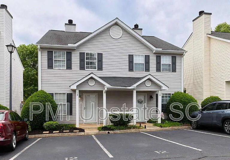 12 Hayfield Ln — Photo 2