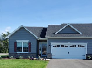 44 Spotts Cir, Churchville, NY 14428