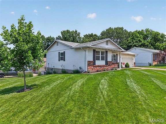 2nd image of 30 N Hillview Dr