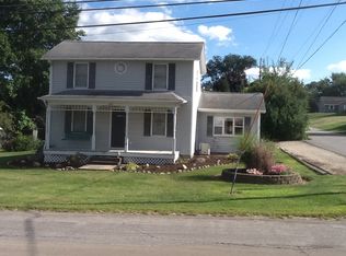 226 Wisconsin St, Le Claire, IA 52753
