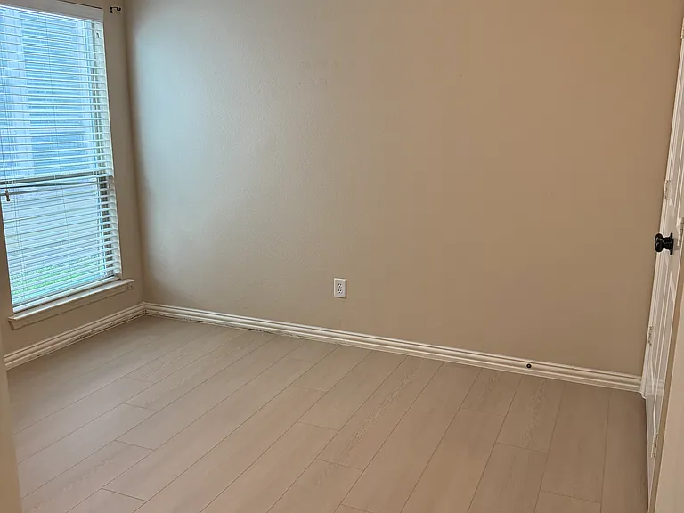 2701 Westpoint Dr — Photo 11