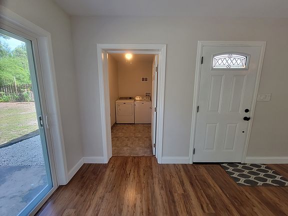 Sliding doors to the patio on the left, laundry room center y main entrance door to the right