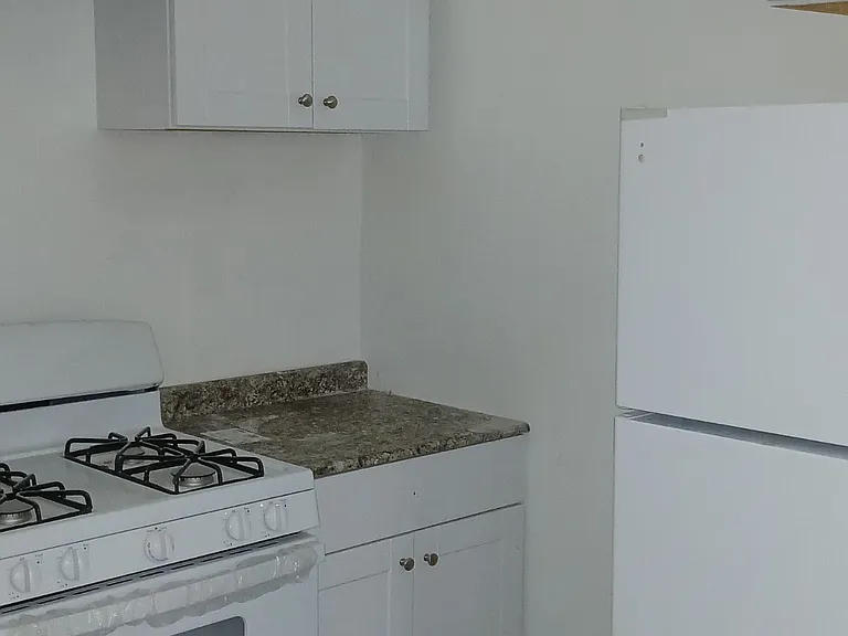 373 S Hamilton St — Photo 5