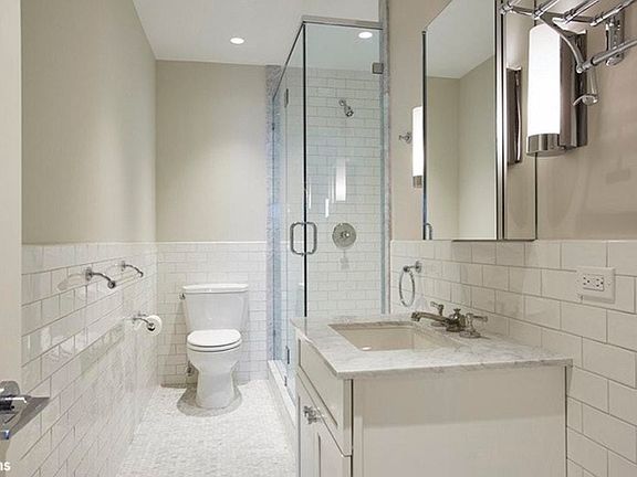 4th image of 25 Central Park W APT 19R