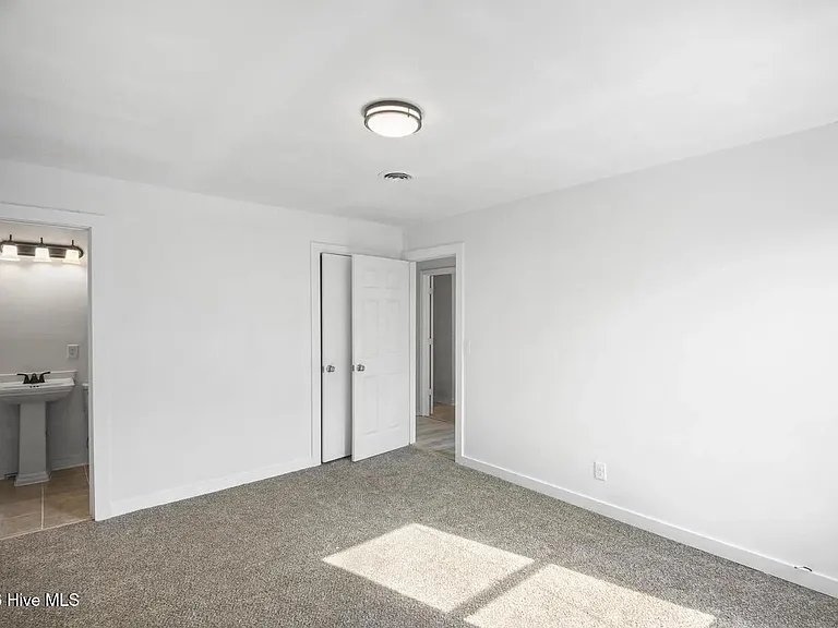 106 E Walker St — Photo 10