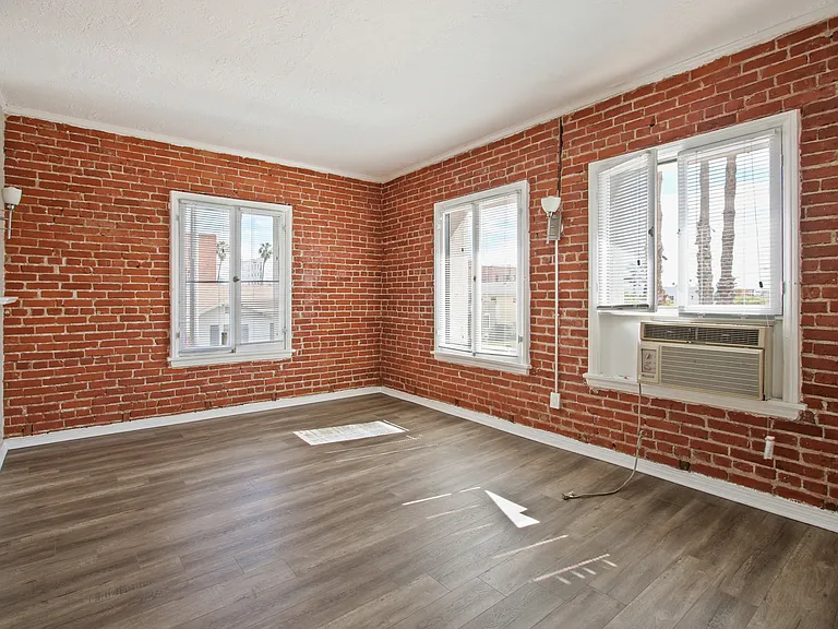 Ancelle Apartments - Studio