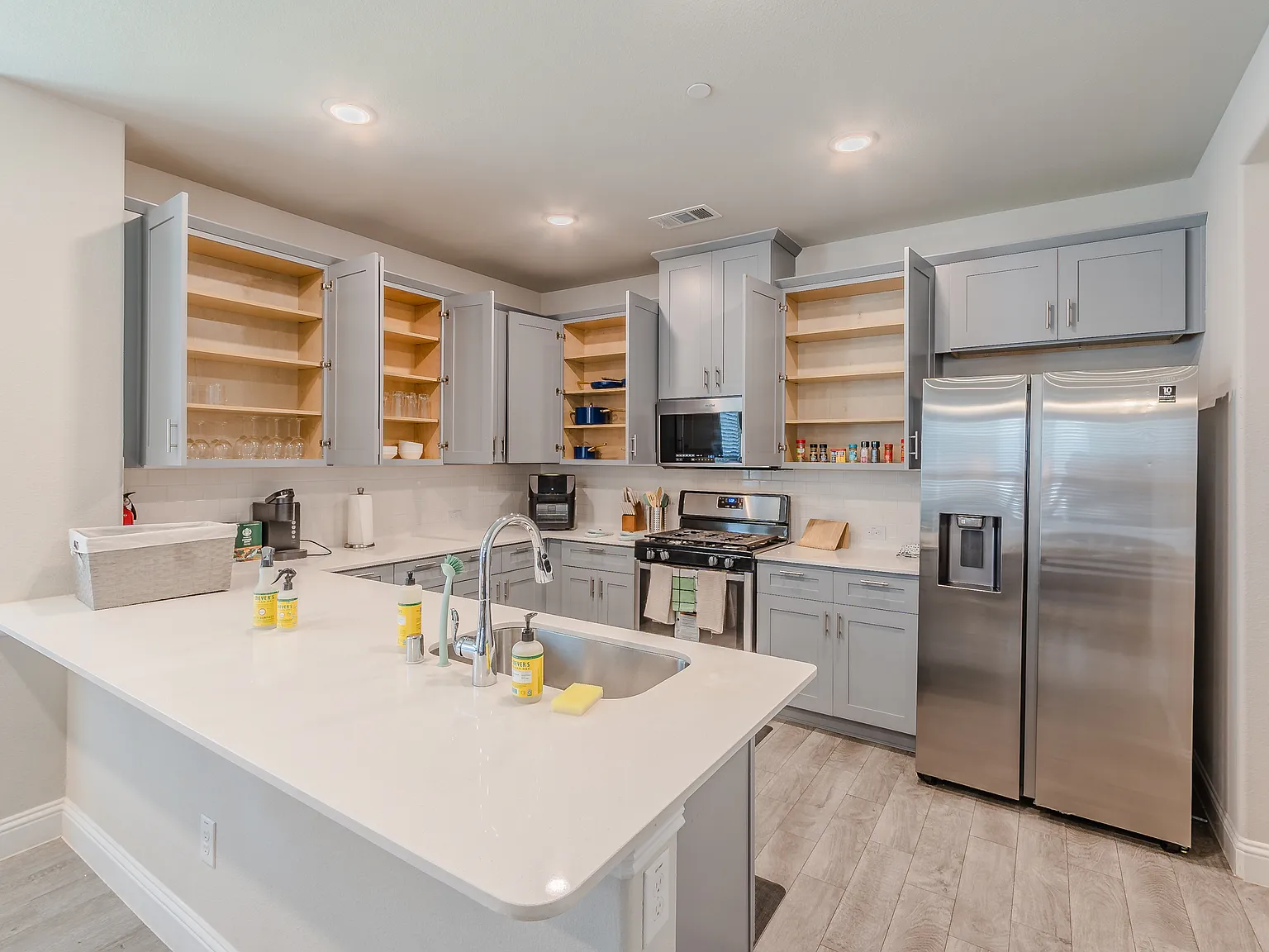 3 bed, $6,250 — Photo 4