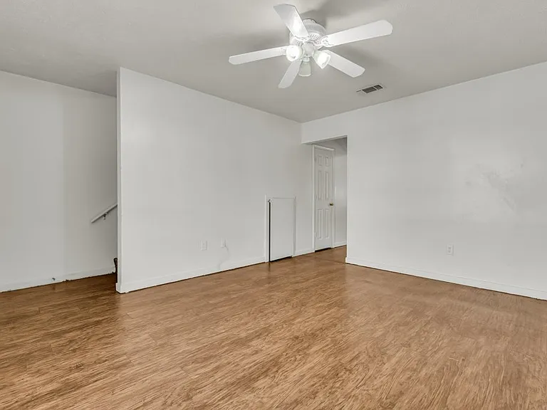 1301 Louisville St — Photo 5