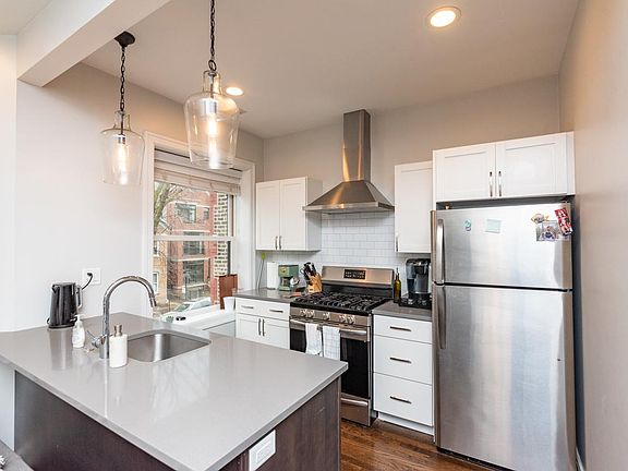 4th image of 858 N Hermitage Ave #2F