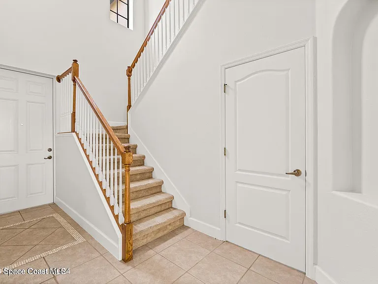 765 Ventura Dr — Photo 14
