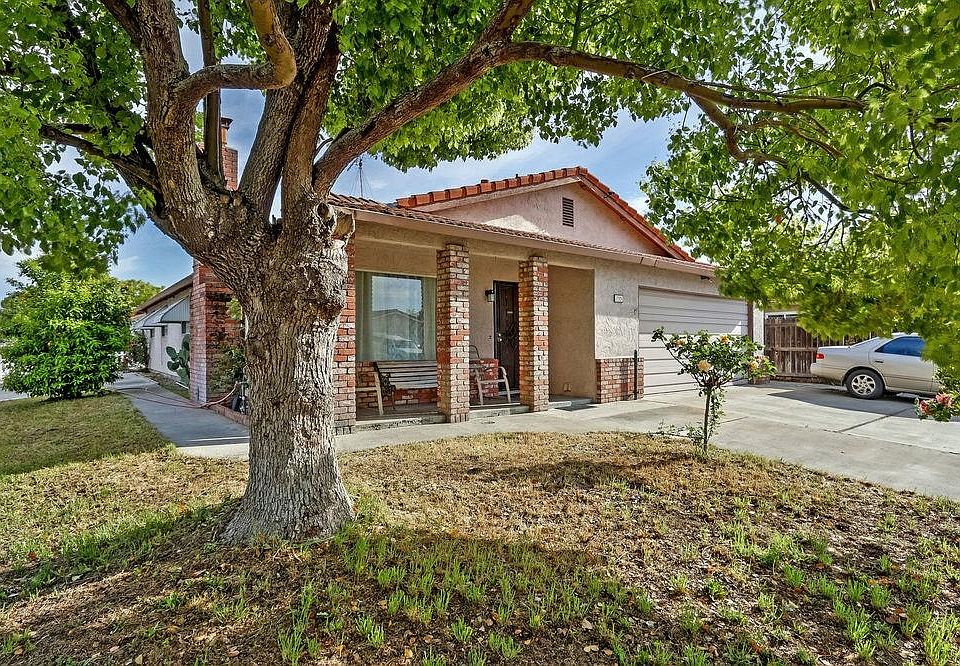 1st image of 793 La Mesa Ct